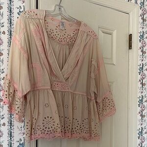 Magnolia Pearl top one size fits most